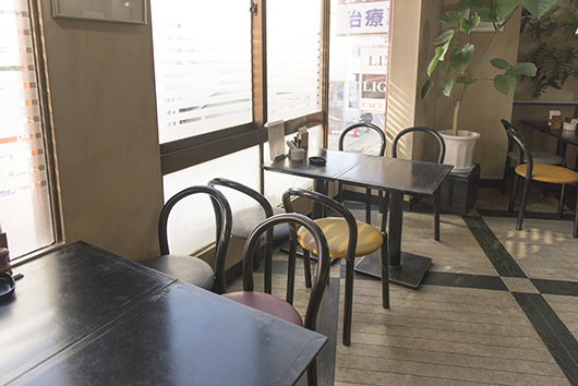 久我山駅,喫茶店ライムライト(明るく落ち着きのある店内写真)
