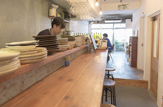 久我山駅,ハナイグチ(店主とオシャレな店内写真)